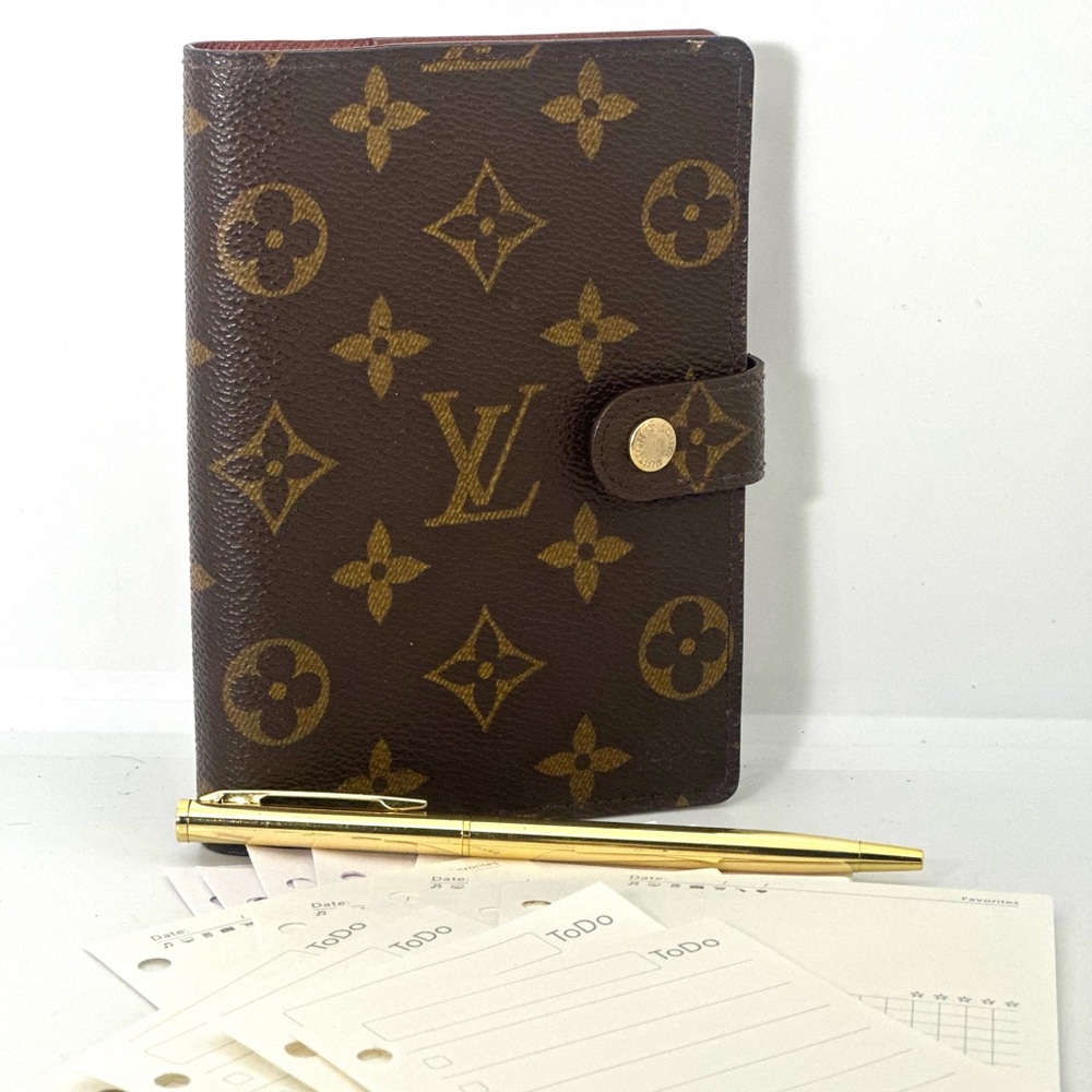 Authentic Louis Vuitton Monogram Agenda PM Like-New condition + pen + refills